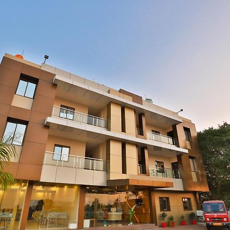 Oyo 26621 Hotel Tulsi Residency Jamnagar Luaran gambar